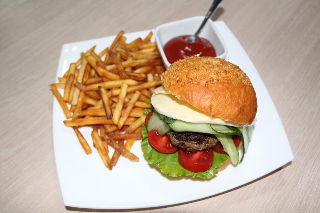 رستوران و بار هتل لگاسی -  شهر باتومی